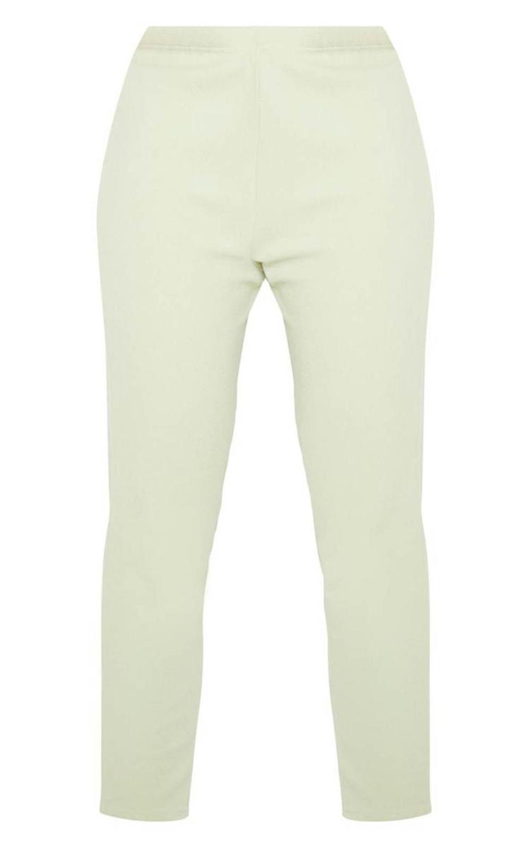 Pantalón de primavera en verde pastel de PrettyLittleThing. (Precio: 16,80 euros)