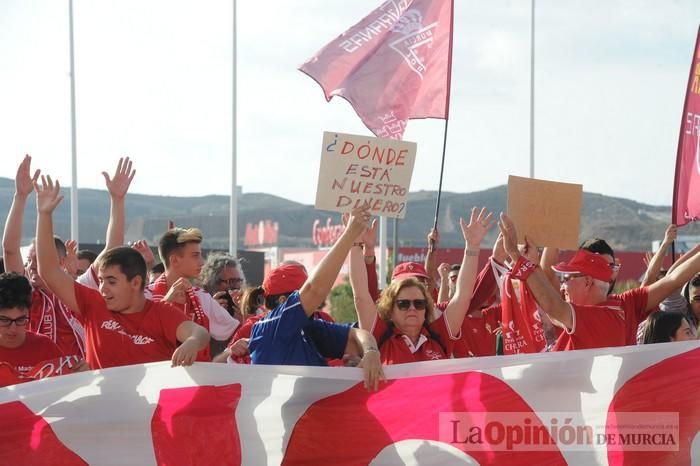 Tensión en la puerta de Nueva Condomina