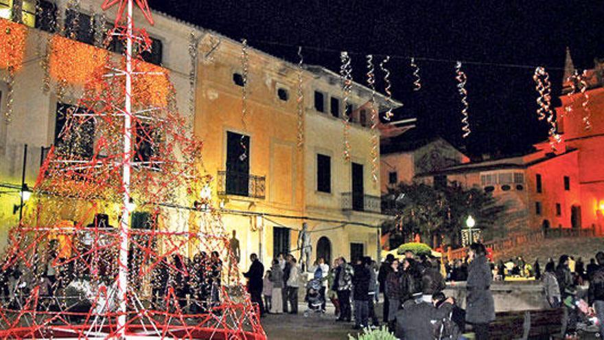 En la plaza de sa Font de Santa Margalida se inauguró el árbol.