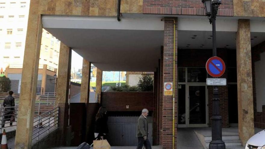 El edificio donde el promotor inmobiliario César Zarceño fue atacado.