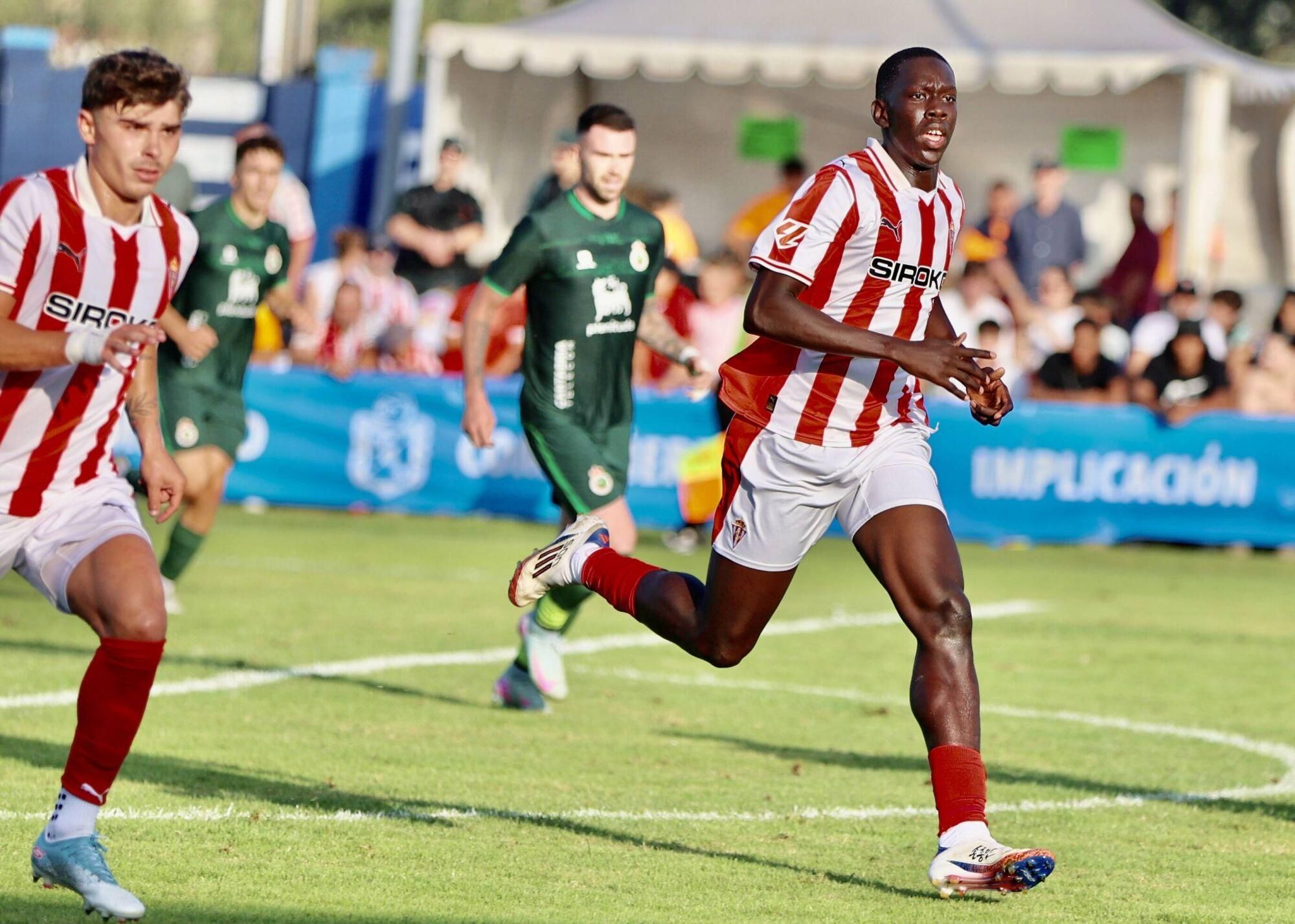 EN IMÁGENES: Amistoso de pretemporada en Grado entre Sporting y Racing de Santander