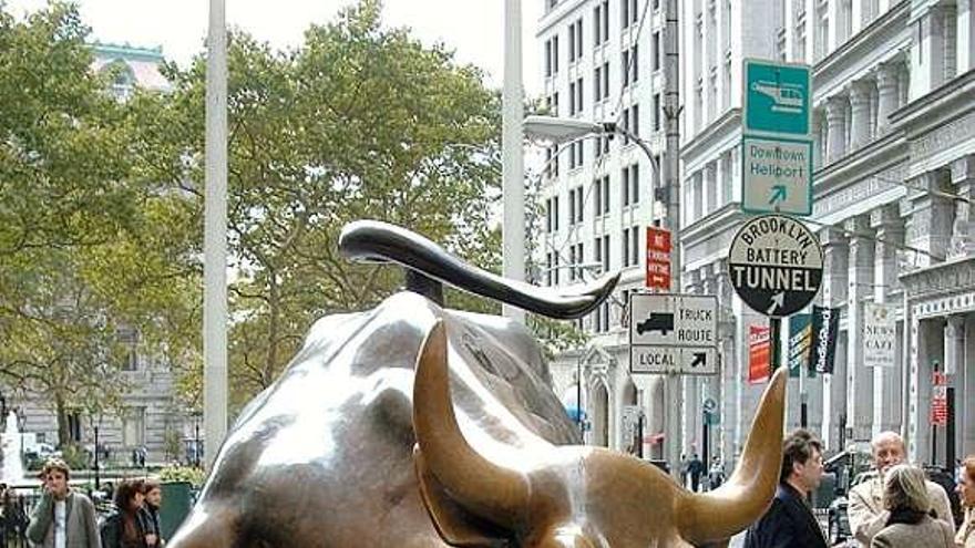 El toro de Wall Street, un emblema del dinero.