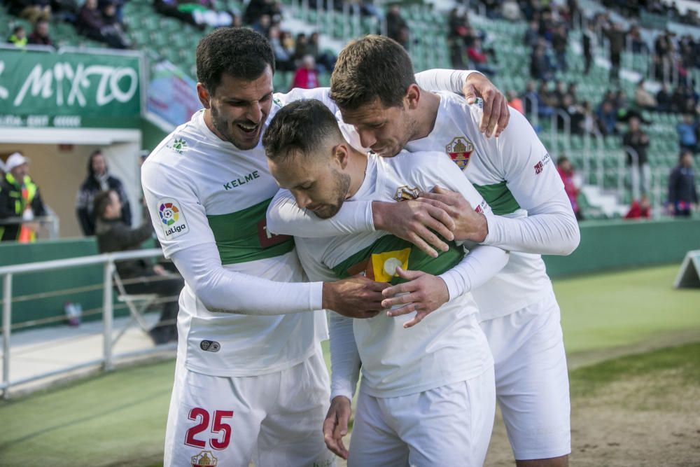 El Elche vence al Extremadura y se aleja de los puestos de descenso