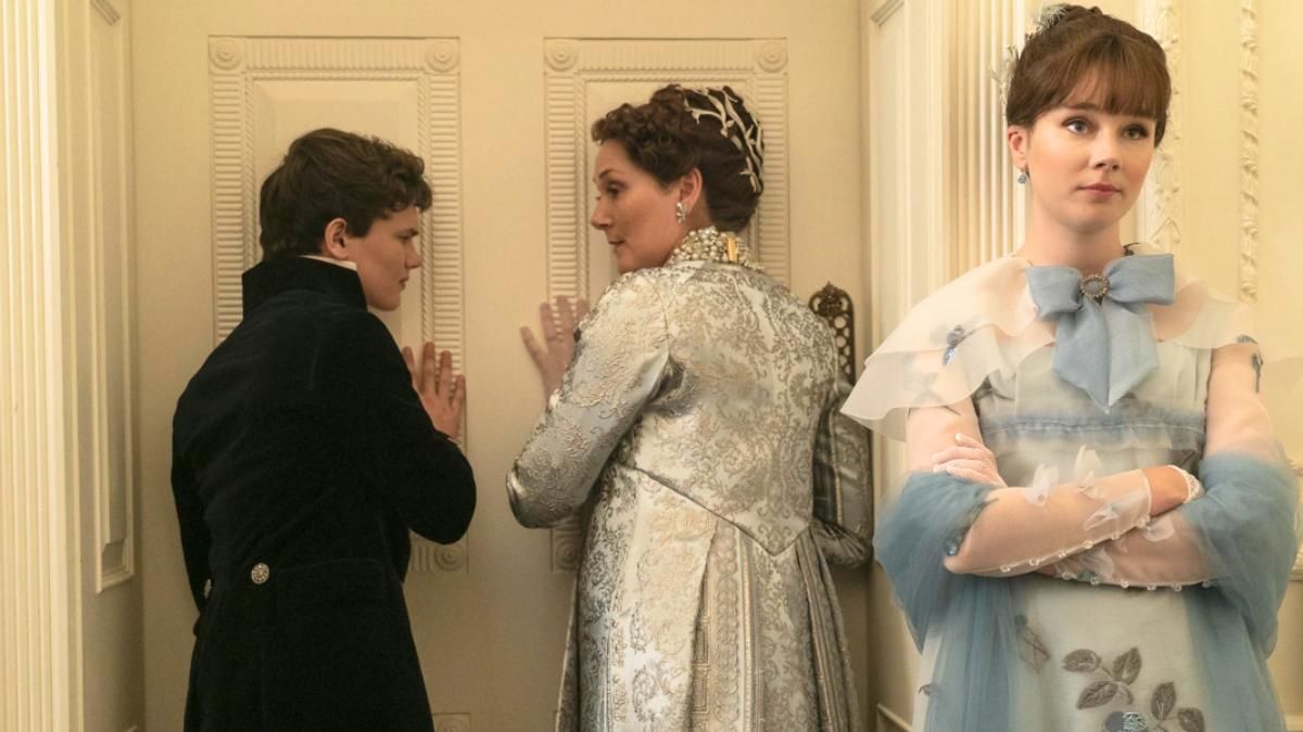 Fotograma de 'Los Bridgerton', aparece Eloise