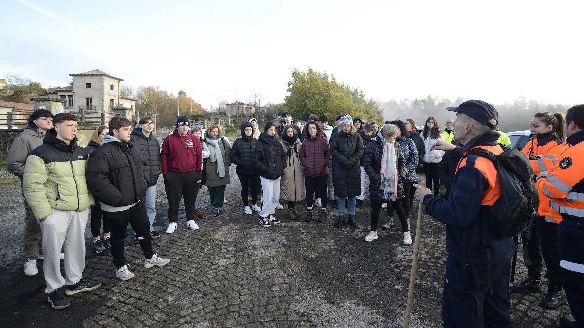Imagen del despliegue en Silleda para encontrar al joven de 18 años desaparecido