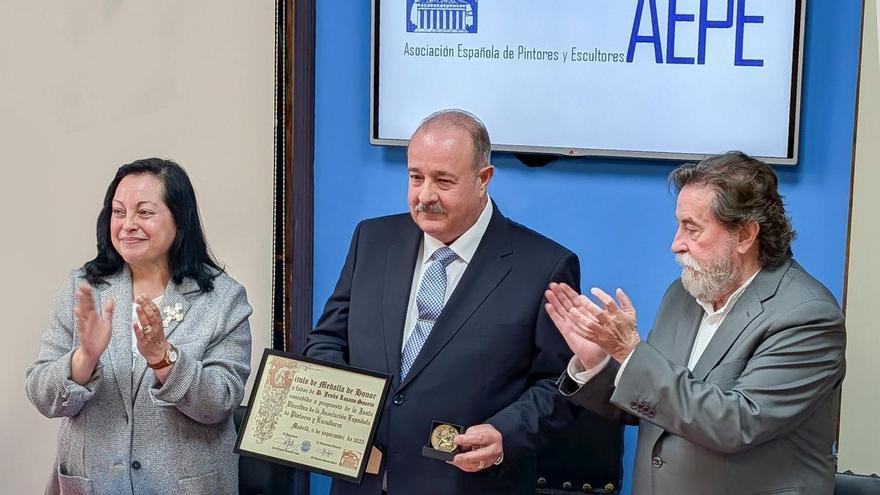El acuarelista de Elche Saorin, premiado en Madrid por su aportación al realismo contemporáneo