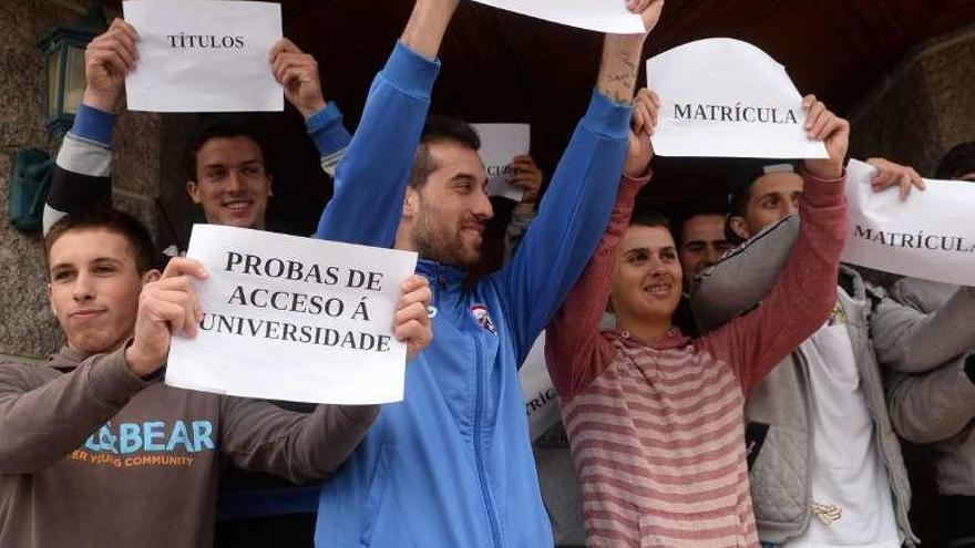Protesta del alumnado del IES de Carril en el mes de abril. // Noé Parga