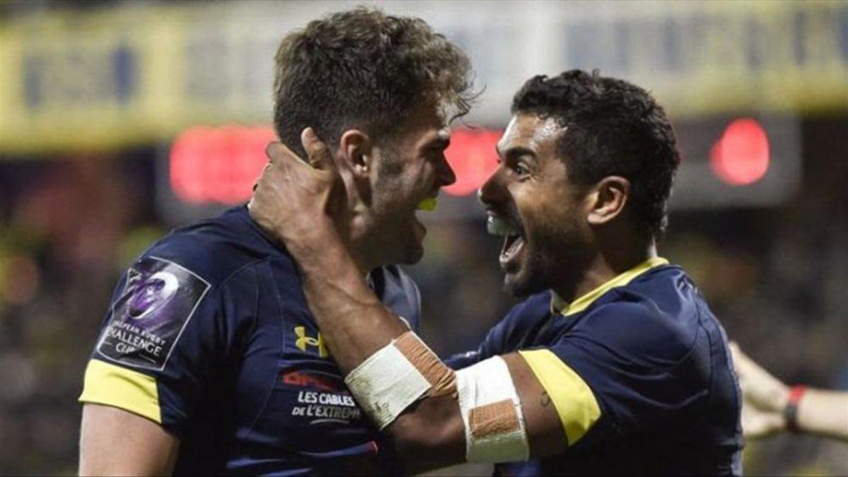 Wesley Fofana y Damian Penaud celebran el ensayo de ASM Clermont Auvergne