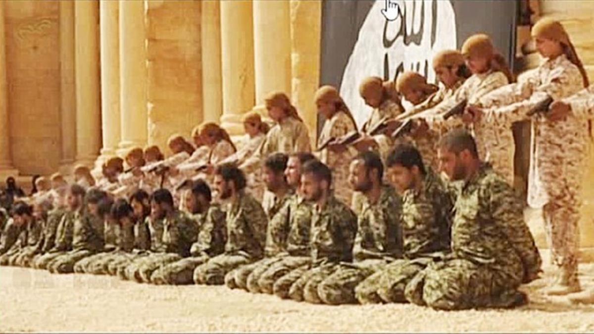 Captura del vídeo hecho público por el Estado Islámico de una supuesta ejecución en Palmira.
