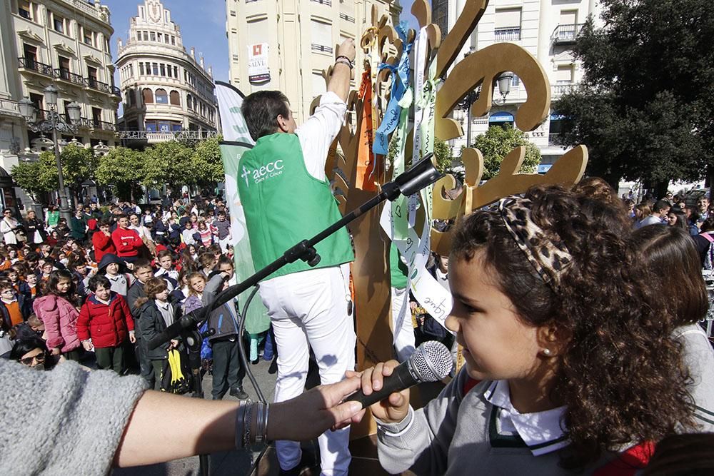 Los escolares hacen una marcha solidaria contra el cáncer