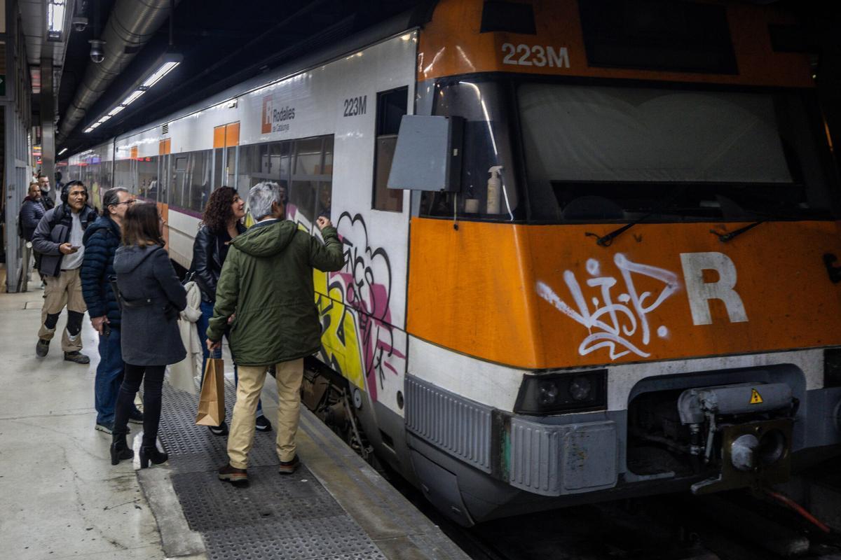 Imagen de un tren de Rodalies durante el día de la huelga de maquinistas.