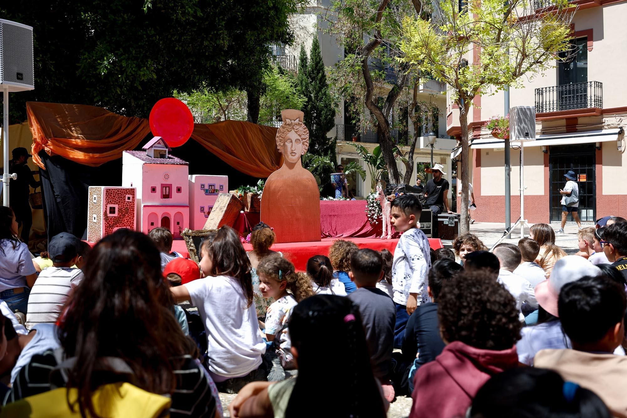 Los escolares de Ibiza visitan la feria Eivissa Medieval