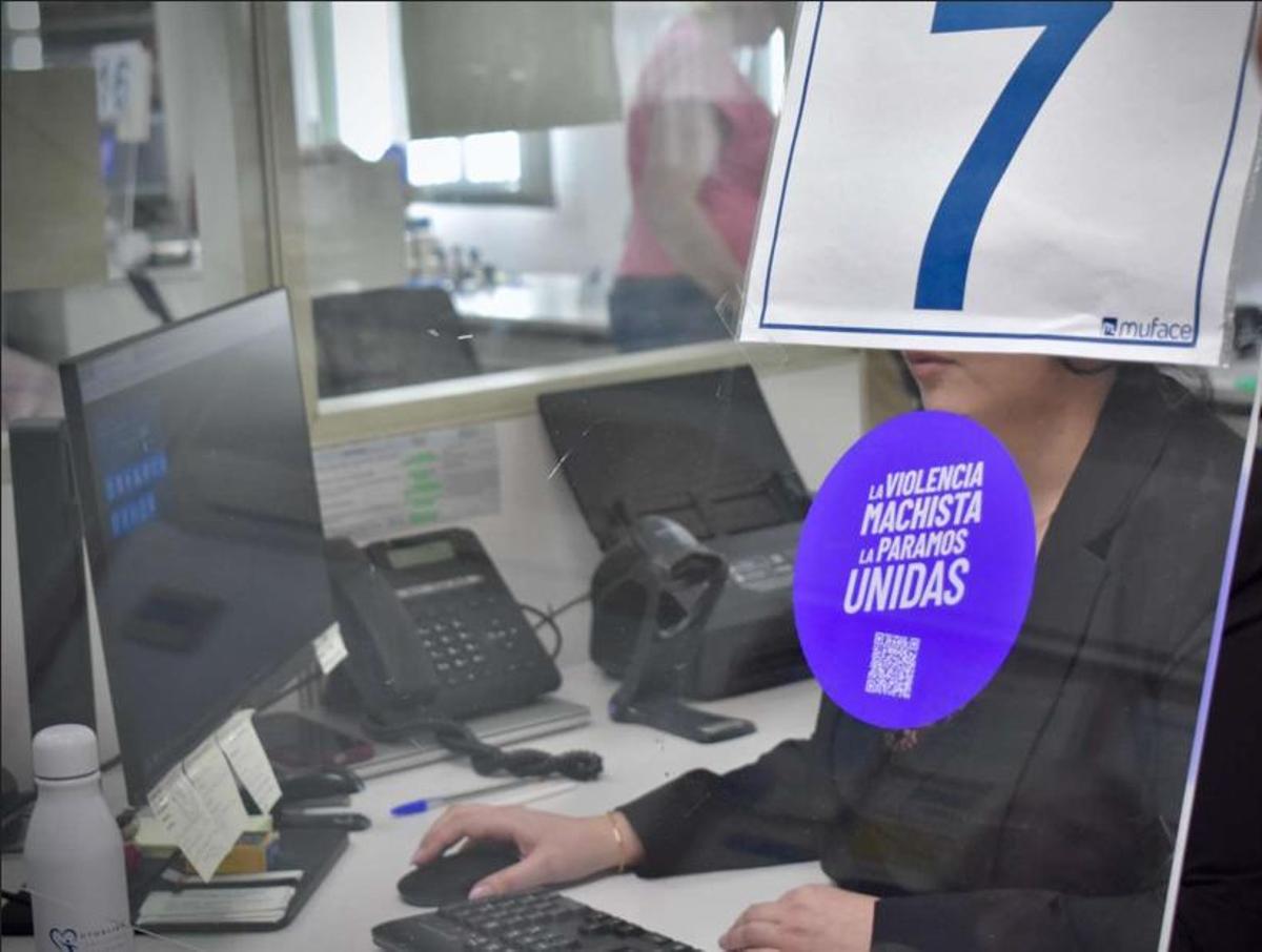Junto a la oficina de la calle Modesto Lafuente, también se han convertido en Puntos Violeta las sedes de la entidad situadas en la avenida de Pablo Iglesias, 21 y de la calle Ríos Rosas, 44