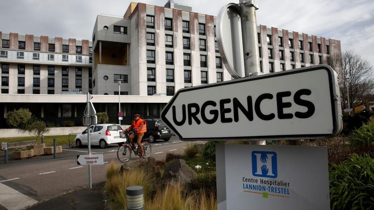 Entrada de urgencias del hospital de Lannion, en Bretaña, donde se detectó por primera vez la nueva cepa