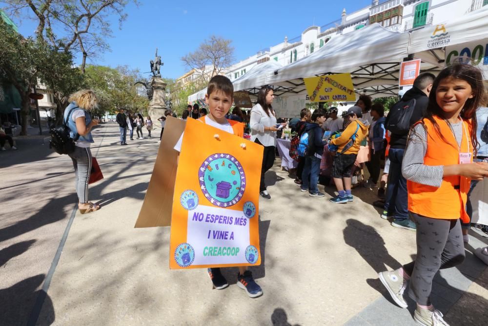 Doce centros educativos de Ibiza y Formentera mostraron ayer sus proyectos en una actividad impulsada por el IDI, en apoyo al emprendimiento juvenil