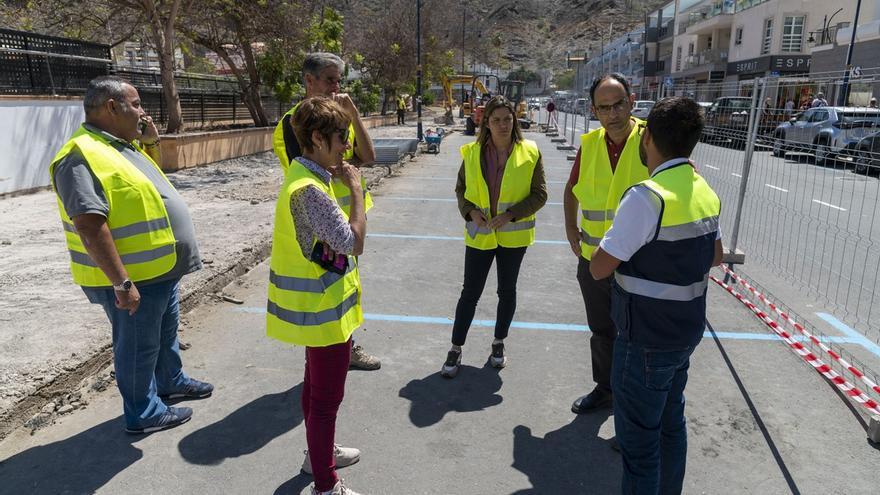 En marcha la rehabilitación del paseo  de la playa de Mogán y calles aledañas