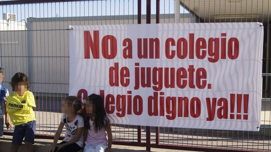 Las familias cargan contra el Consell por la lenta construcción de colegios