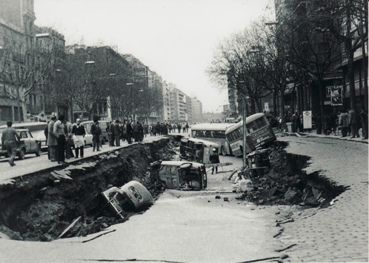 La avenida del Paral·lel, hundida.