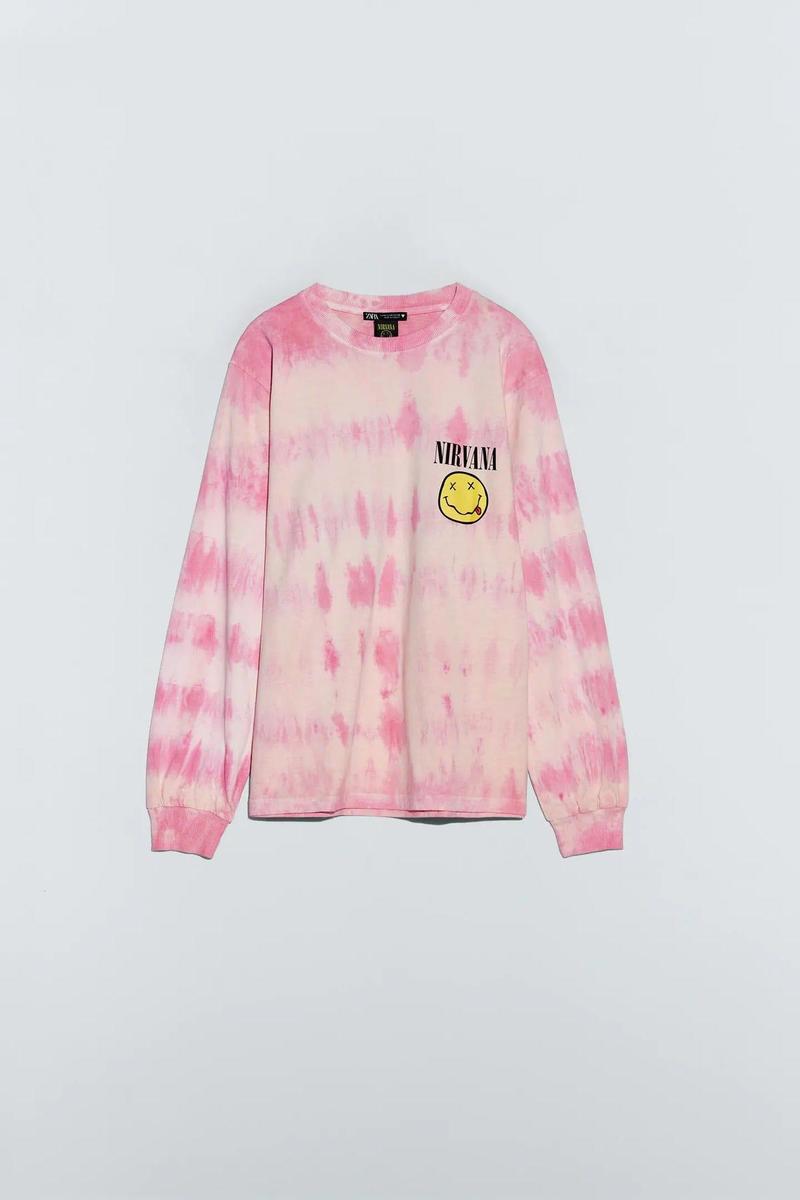 Camiseta 'tie dye' Nirvana, de Zara (19,95 euros)