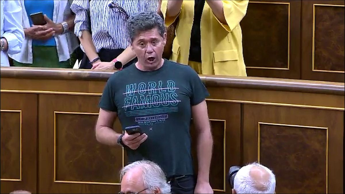 Un espontáneo canta el 'Himno de la alegría' en su visita al Congreso