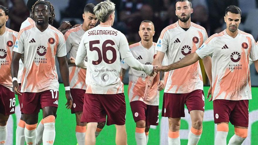 Jugadores del AS
Roma, tras un gol.
| A. Di Marco