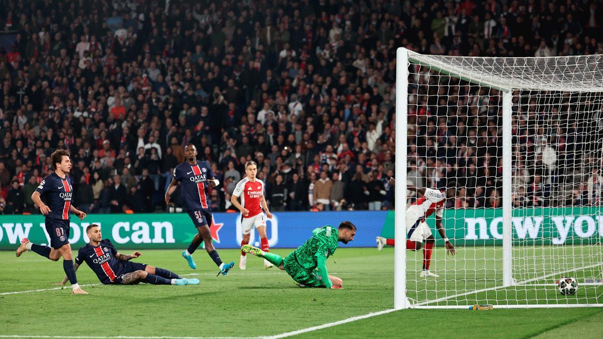 Saka recortó distancias en París