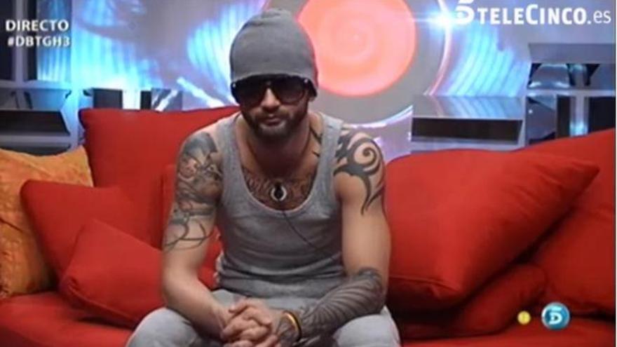 Danny en el confesionario.