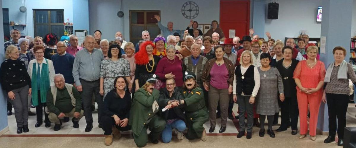 Fiesta de Carnaval en el Centro dos Maiores de Silleda  |