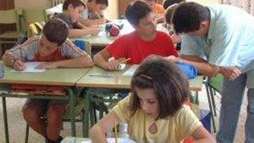 Imatge de l&#039;escola de Navès, que pertoca per municipi als fills de Kleinrok