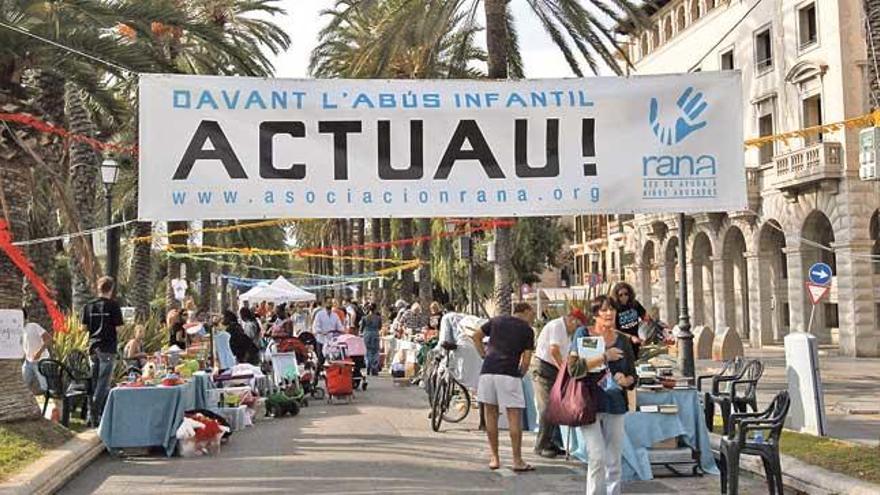 En el rastrillo se vendía desde ropa hasta artículos decorativos.