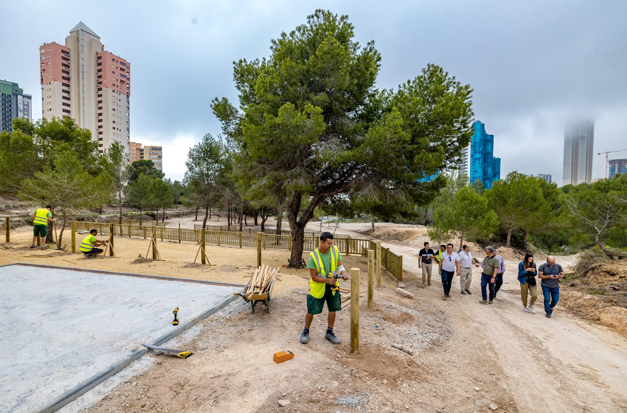 El Moralet de Benidorm: de vía del tren a 17 kilómetros de senderos. Las obras de mejora medioambiental de este pulmón verde avanzan a buen ritmo y podrían terminarse antes del plazo estipulado | La actuación abarca una superficie aproximada de un millón de metros cuadrados.