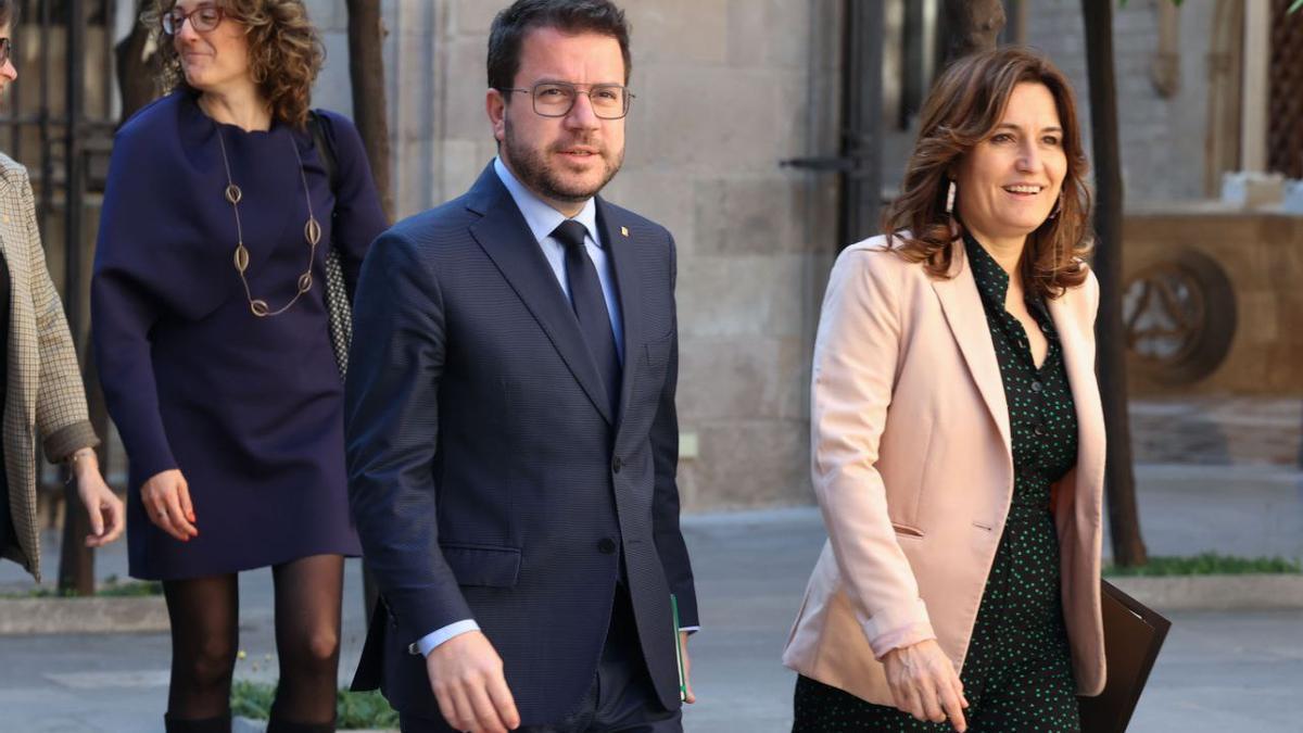 Pere Aragonès y Laura Vilagrà, antes de la reunión semanal del Govern.