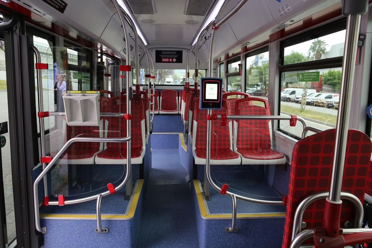 Presentación del bus X3, que conecta Barcelona y LHospitalet de forma más directa