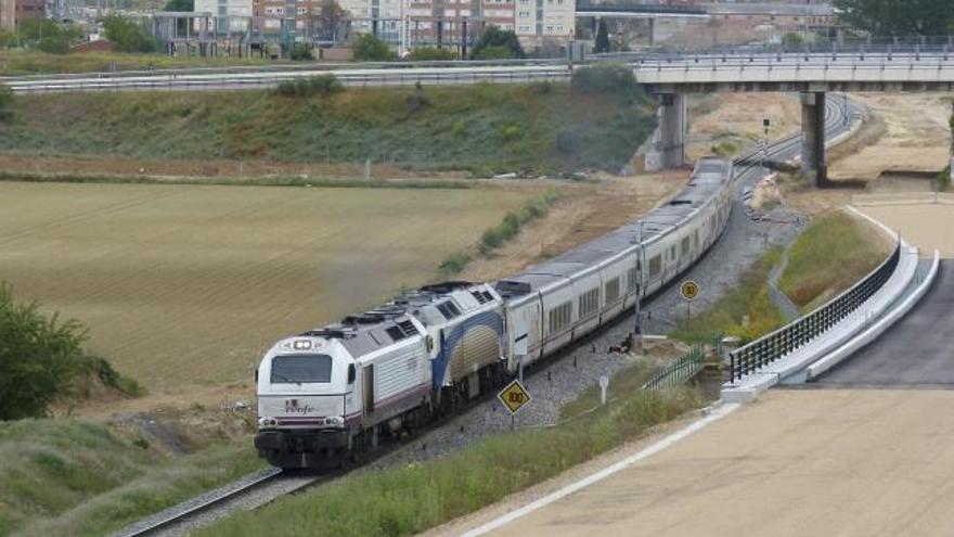 230 viajeros del Trenhotel, rescatados en autobuses en la estación de Zamora