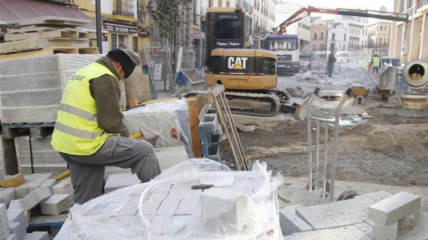 Solo el 3% de los contratos que se firmaron en 2016 en Extremadura fueron indefinidos