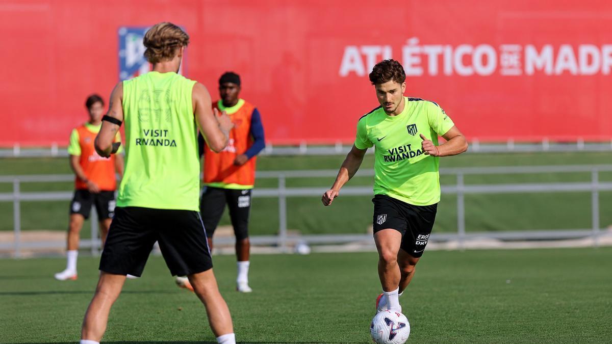 Julián Álvarez, en el entrenamiento, es la gran estrella.