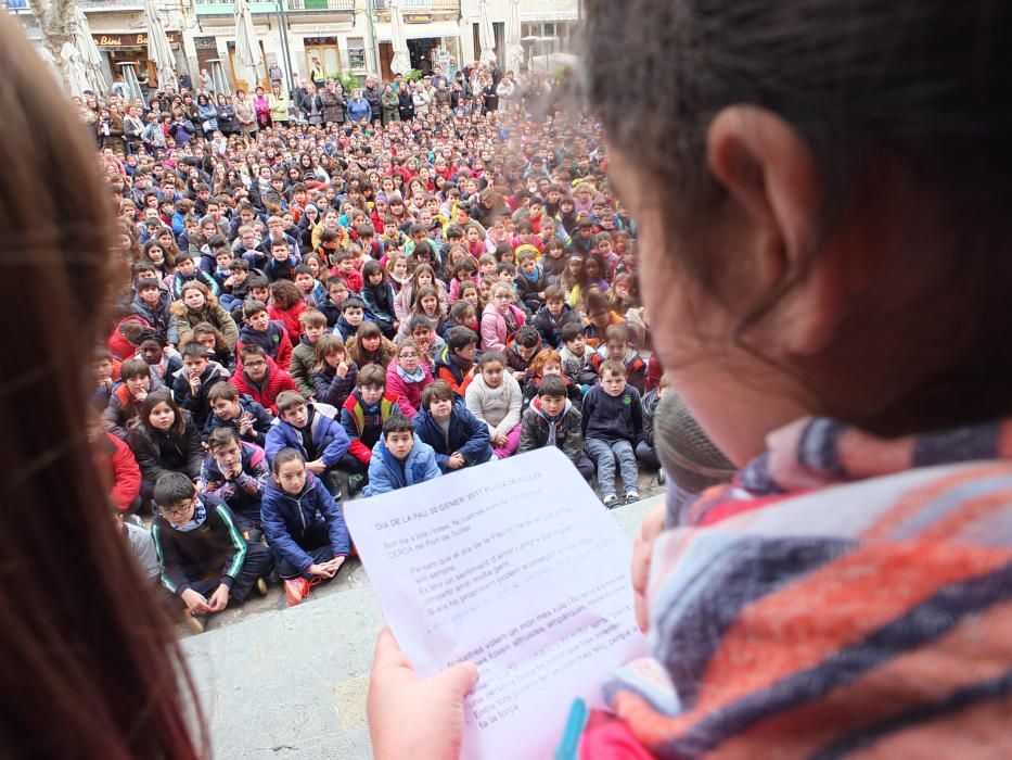 Miles de niños y jóvenes celebran el Día Escolar de la Paz