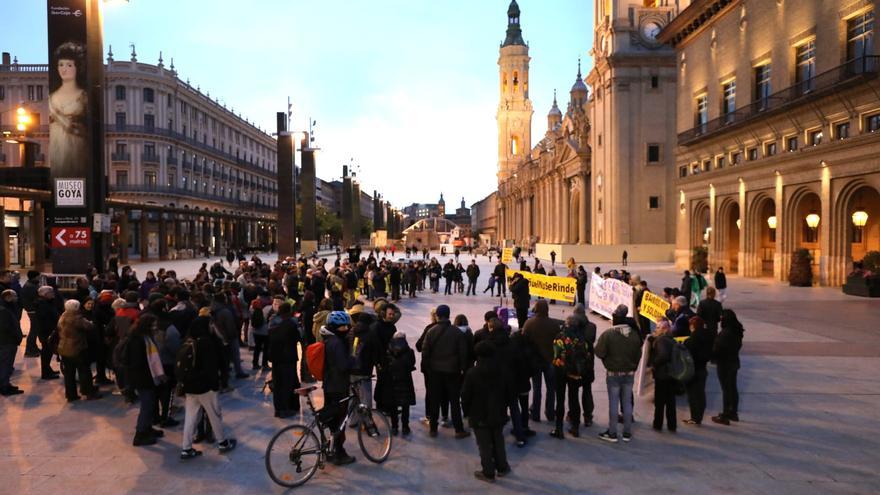 Protesta en la plaza del Pilar contra el desalojo del CSC Luis Buñuel