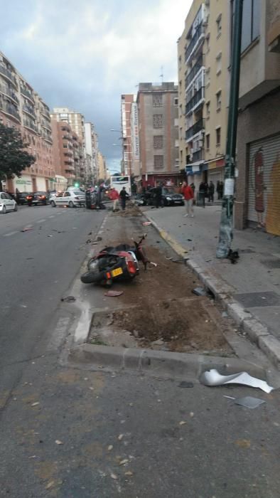 Un autobús de la EMT embiste media docena de coches en Héroe de Sostoa.