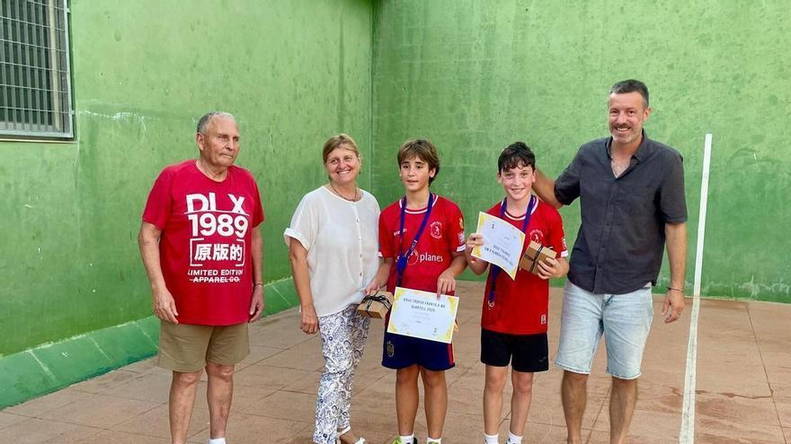 Tot a punt per a la final de frontó a Quartell
