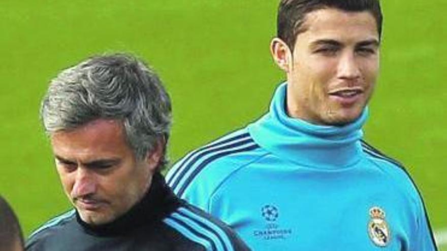 Mourinho y Ronaldo, durante el entrenamiento madridista en Valdebebas.