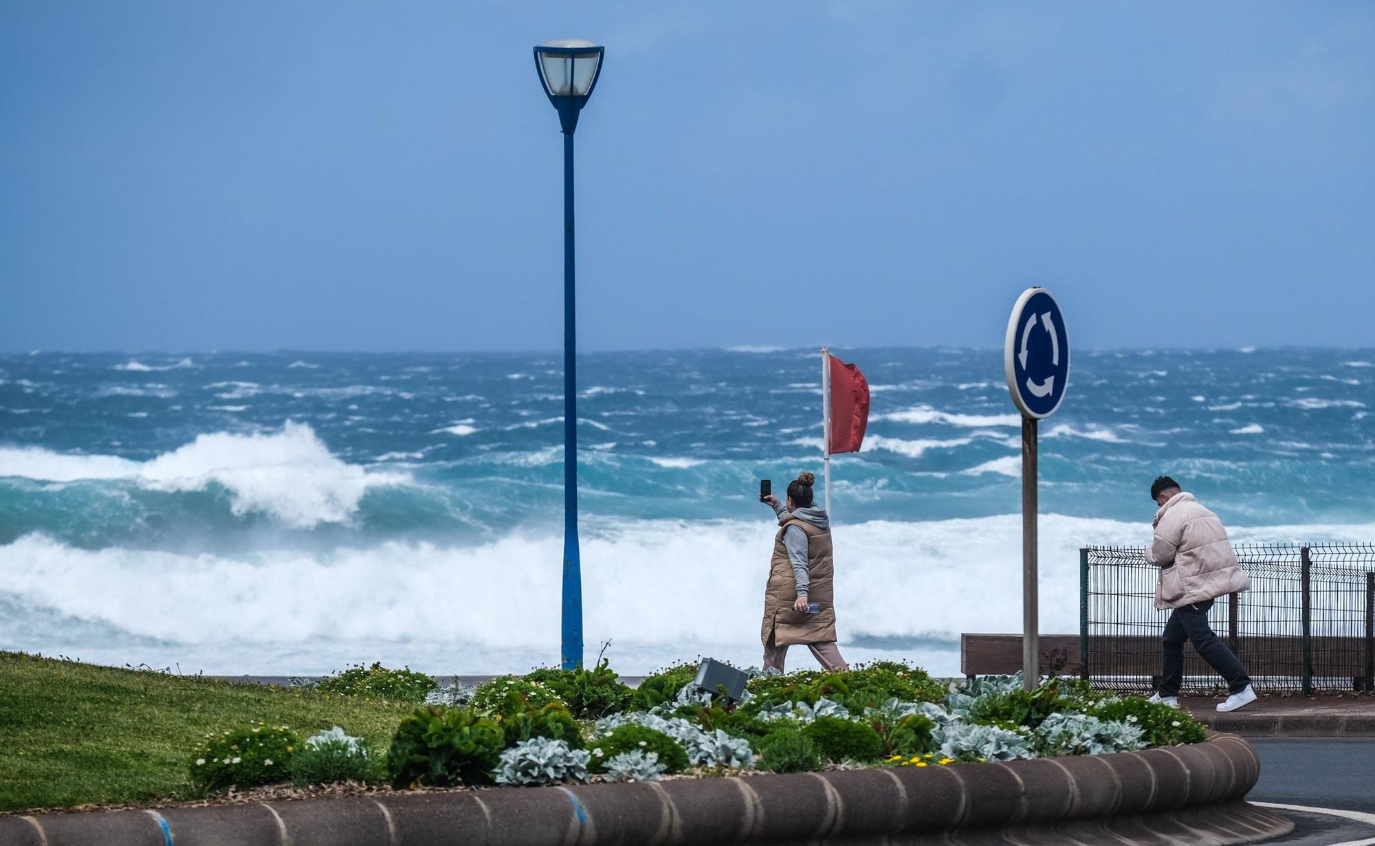 La borrasca Celia deja un temporal de viento y mar en Gran Canaria (14/02/2022)