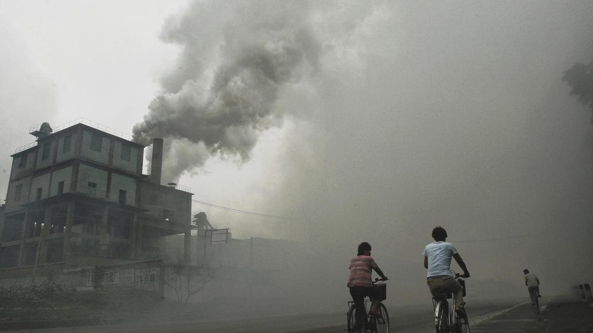 Contaminación por actividad industrial, que causa el calentamiento global