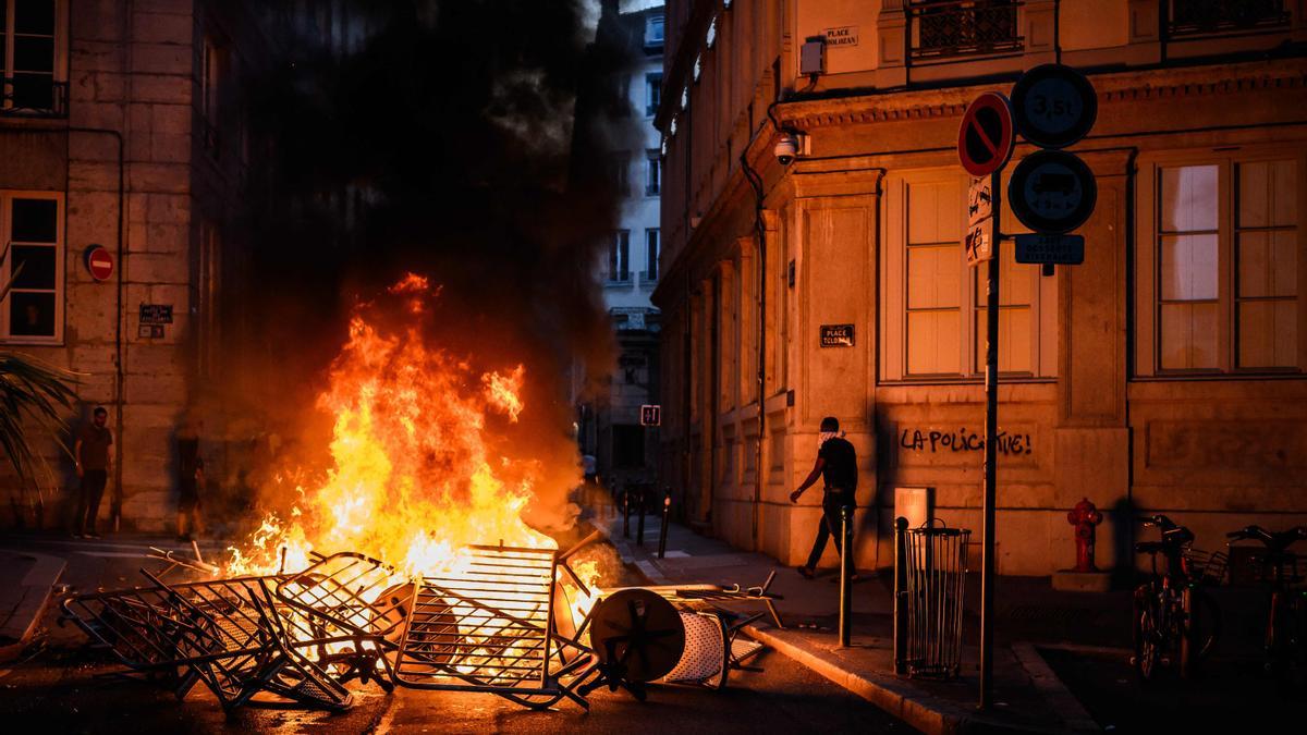 Los disturbios se extienden por Francia en la cuarta noche de protestas