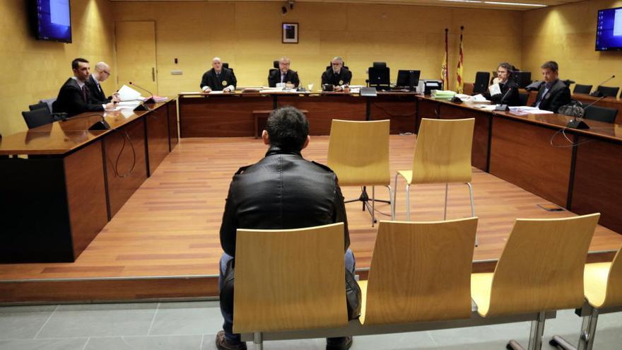 D&#039;esquenes, l&#039;acusat al judici a l&#039;Audiencia de Girona.