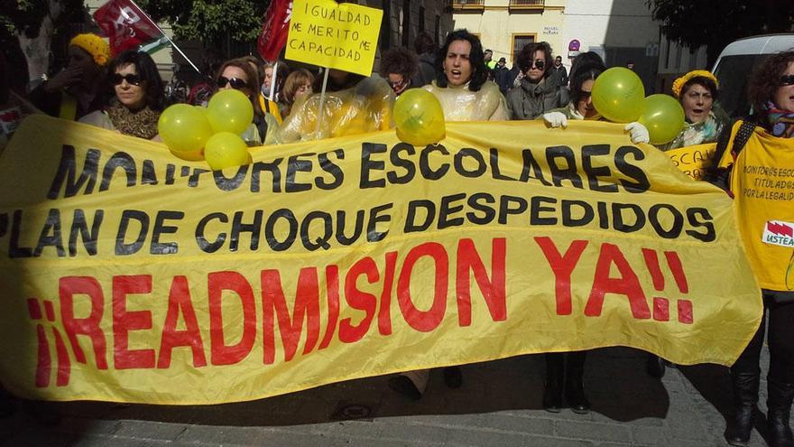 Manifestación de monitores del plan de choque en Sevilla.