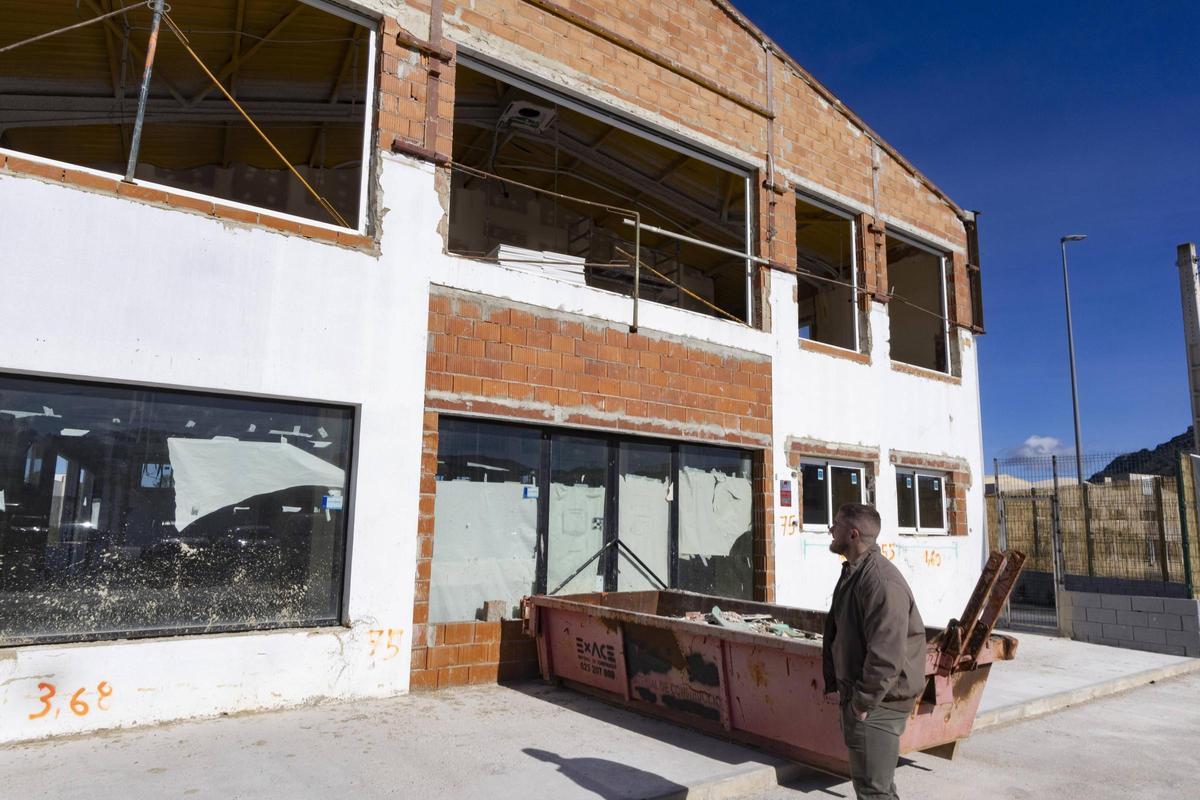 El megagimnasio que se está construyendo en el polígono de la carretera de Simat de Xàtiva.