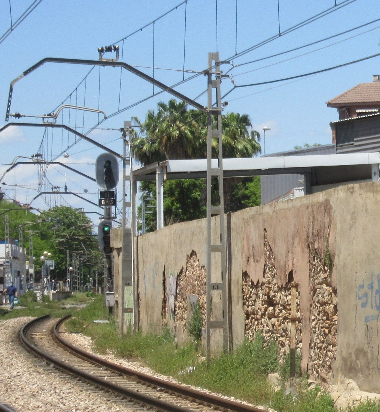 Denuncian el “progresivo deterioro” de la estación de metro Burjassot-Godella