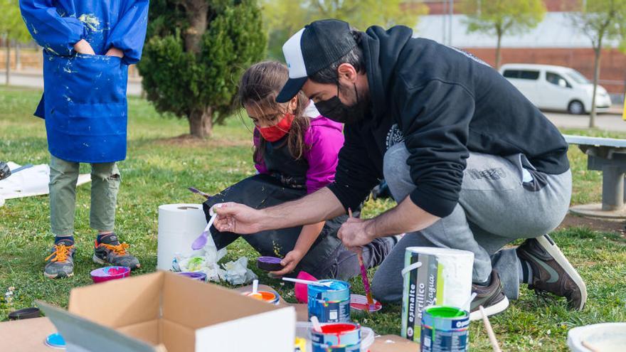 L&#039;A-Taca posa color a Llagostera, Cassà i Celrà