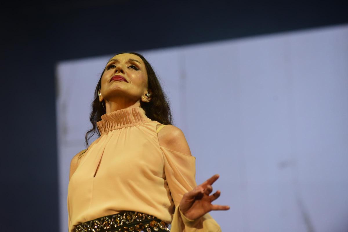 Accidentado concierto de Luz Casal para abrir las fiestas de María Pita en A Coruña